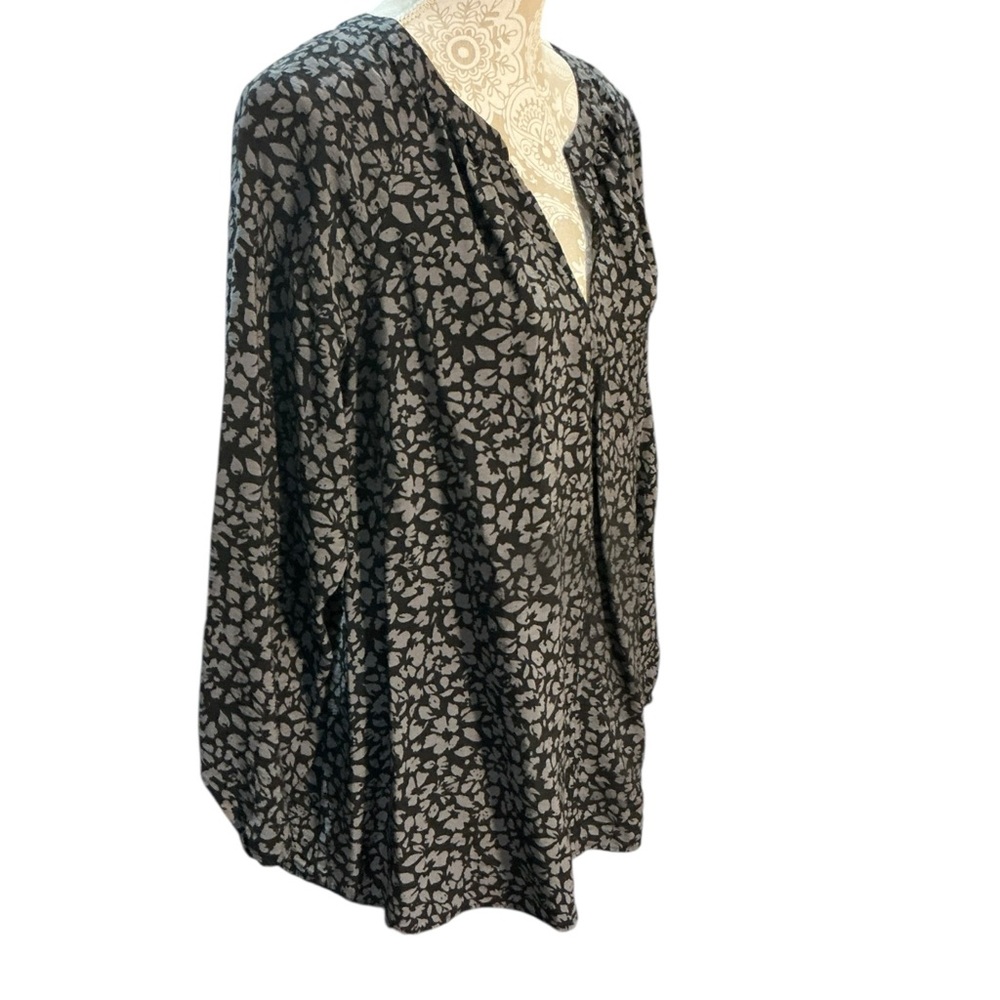 Lane Bryant Floral Long Sleeve Tunic Top – Size 14/16 – Gray/Black - Picture 3 of 7